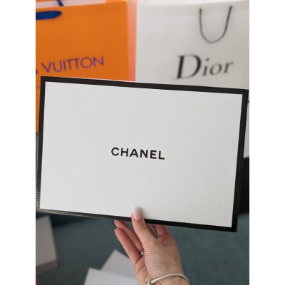 Фірмова упаковка коробки Chanel, упаковка на подарунок. Подарункова брендова упаковка Шанель Фірмова упаковка коробки Chanel, упаковка на подарунок. Подарункова брендова упаковка Шанель