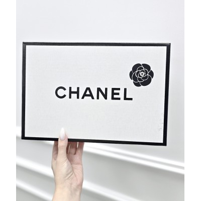 Фірмова упаковка коробки Chanel, упаковка на подарунок. Подарункова брендова упаковка Шанель Фірмова упаковка коробки Chanel, упаковка на подарунок. Подарункова брендова упаковка Шанель