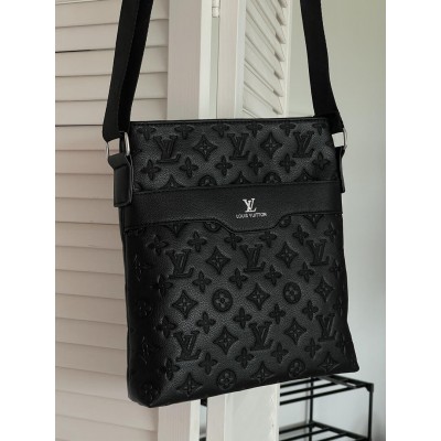 Чоловіча сумка месенджер Louis Vuitton через плече чорний стьобаний Луї Віттон Чоловіча сумка месенджер Louis Vuitton через плече чорний стьобаний Луї Віттон