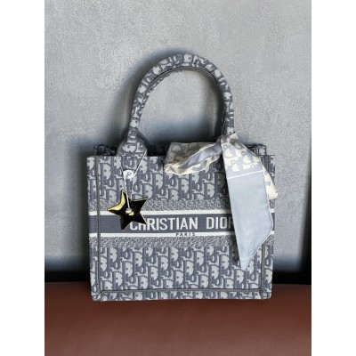 Сумка шопер Крістіан Діор шоппер текстиль Dior Medium size світло сірий Сумка шопер Крістіан Діор шоппер текстиль Dior Medium size світло сірий