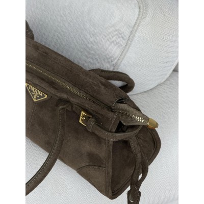 Сумка женская Prada Bonnie Medium Suede Shoulder Bag через плечо хаки замша Прада