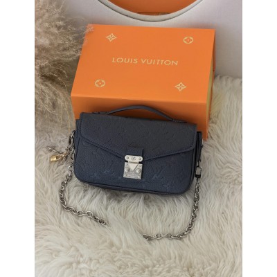 Жіноча сумка Луї Вітон темно-синій міні на плечі Louis Vuitton Pochette Metis East West Жіноча сумка Луї Вітон темно-синій міні на плечі Louis Vuitton Pochette Metis East West