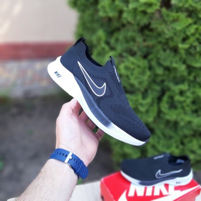 Nike FREE Run тапкі мокасіни сліпони чорні з білим, Розмір 36