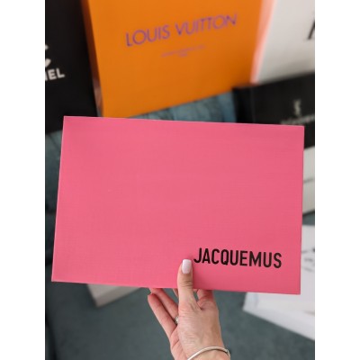 Фірмова упаковка коробки Jacquemus, упаковка на подарунок. Подарункова брендова упаковка Жакмюс Фірмова упаковка коробки Jacquemus, упаковка на подарунок. Подарункова брендова упаковка Жакмюс