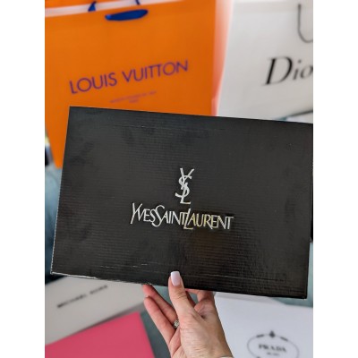 Фірмова упаковка коробки Yves Saint Laurent, упаковка на подарунок. Подарункова брендова упаковка Ів Сен Лоран Фірмова упаковка коробки Yves Saint Laurent, упаковка на подарунок. Подарункова брендова упаковка Ів Сен Лоран