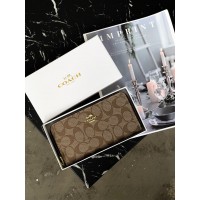 Жіночий гаманець Coach персиковий на багато відділень великий Коуч