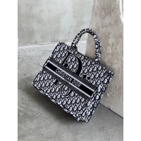 Сумка шопер Кристиан Диор текстильный шоппер Dior черный с буквой  на молнии