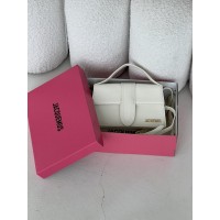 Женская cумка Jacquemus Le Grand Bambino белый кросс боди Жакмюс