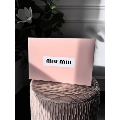 Фірмова упаковка коробки Miu Miu, упаковка на подарунок. Подарункова брендова упаковка Міу Міу Фірмова упаковка коробки Miu Miu, упаковка на подарунок. Подарункова брендова упаковка Міу Міу