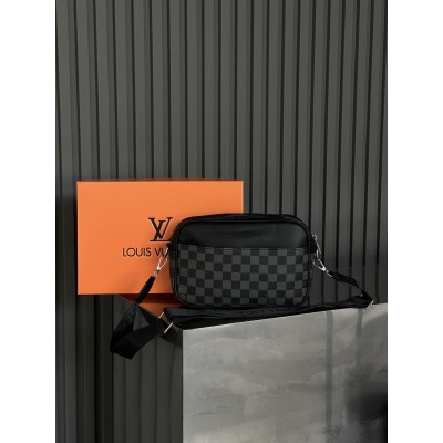 Чоловіча сумка месенджер Louis Vuitton Graham крос боді через сірий плече в клітку Луї Віттон Чоловіча сумка месенджер Louis Vuitton Graham крос боді через сірий плече в клітку Луї Віттон