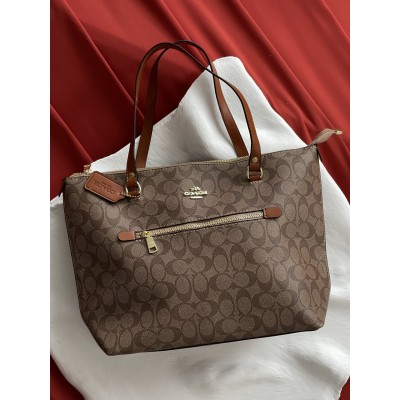 Сумка женская Коуч шопер бежевый Coach Gallery Tote на плече шоппер Сумка женская Коуч шопер бежевый Coach Gallery Tote на плече шоппер
