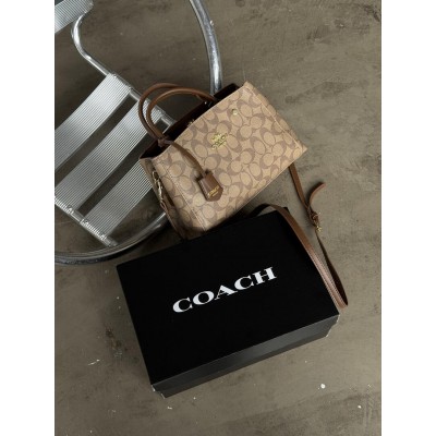 Жіноча сумка Coach через плече бежевий крос боді Жіноча сумка Coach через плече бежевий крос боді