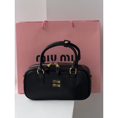 Сумка жіноча Miu Miu Arcadie Leather чорний класичний через плече крос боді Міу Міу Сумка жіноча Miu Miu Arcadie Leather чорний класичний через плече крос боді Міу Міу