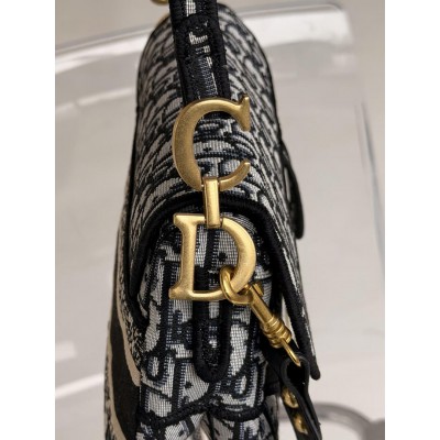 Женская сумка Dior Saddle Bag черный надпись через плече Кристиан Диор седло
