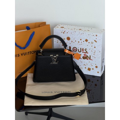 Жіноча сумка клатч Louis Vuitton Capucines East-West Medium через плече Луї Віттон чорний класичний Жіноча сумка клатч Louis Vuitton Capucines East-West Medium через плече Луї Віттон чорний класичний