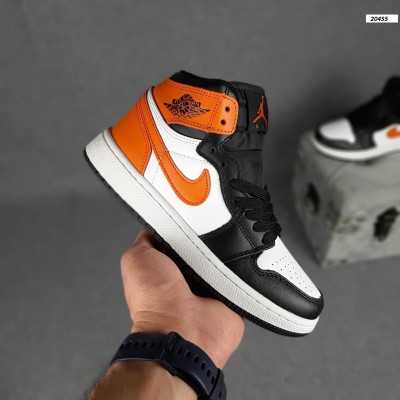 Nike Air Jordan 1 білі з чорним з помаранчевим, Розмір 41