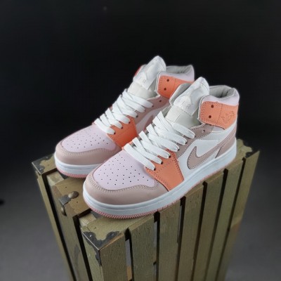 Nike Air Jordan 1 mid белые с бежевым и пудрой, Размер 38
