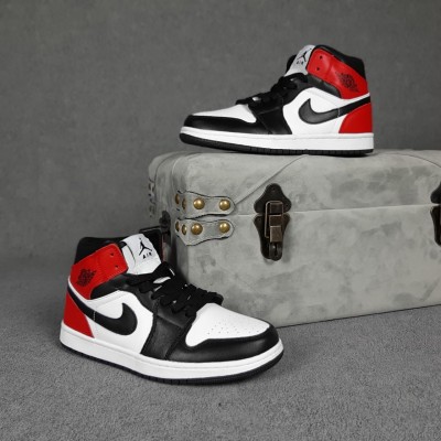 Nike Air Jordan 1 білі з чорним і червоним, Розмір 36