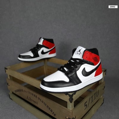 Nike Air Jordan 1 білі з чорним і червоним, Розмір 36