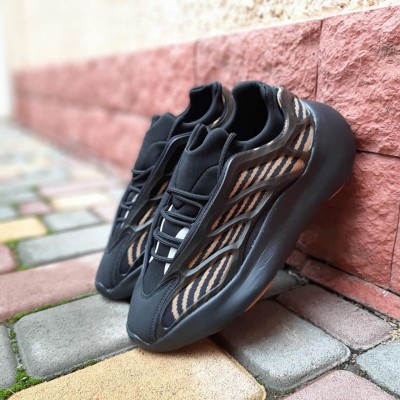 Adidas Yeezy 700 V3 чорні з помаранчевим, Розмір 42