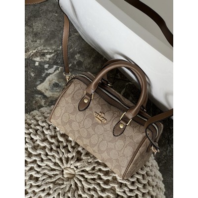 Сумка жіноча Coach Mini Rowan Crossbody In Signature бежевий Коуч барило Сумка жіноча Coach Mini Rowan Crossbody In Signature бежевий Коуч барило