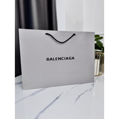 Фірмова упаковка великий пакет Balenciaga. Подарункова брендова упаковка Пакет Баленсіага великий пакет сірий Фірмова упаковка великий пакет Balenciaga. Подарункова брендова упаковка Пакет Баленсіага великий пакет сірий