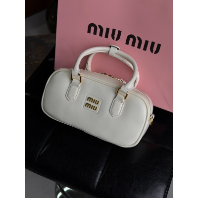 Сумка жіноча Miu Miu Arcadie Leather білий класичний через плече крос боді Міу Міу Сумка жіноча Miu Miu Arcadie Leather білий класичний через плече крос боді Міу Міу
