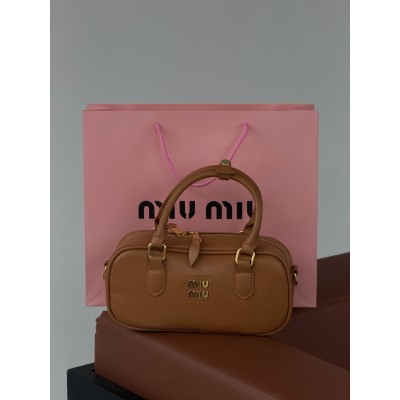 Сумка жіноча Miu Miu Arcadie Leather карамельний класичний через плече крос боді Міу Міу Сумка жіноча Miu Miu Arcadie Leather карамельний класичний через плече крос боді Міу Міу