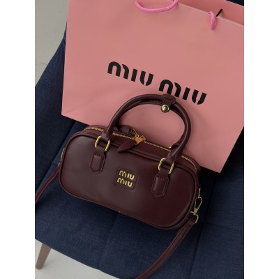 Сумка жіноча Miu Miu Arcadie Leather бордовий класичний через плече крос боді Міу Міу Сумка жіноча Miu Miu Arcadie Leather бордовий класичний через плече крос боді Міу Міу