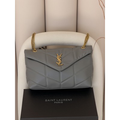 Жіноча сумка Ів Сен-Лоран сірий через плече Yves Saint Laurent Loulou Puffer Medium Жіноча сумка Ів Сен-Лоран сірий через плече Yves Saint Laurent Loulou Puffer Medium