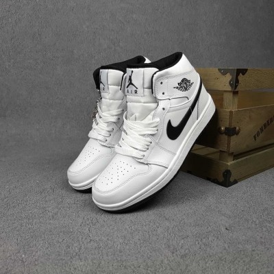 Nike Air Jordan 1 білі з чорним, Розмір 38