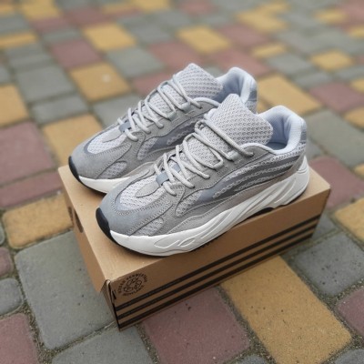 Adidas Yeezy boost 700 v2 Сірі на білій, Розмір 44