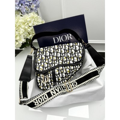 Женская сумка Кристиан Диор седло черно-белый в горошек Dior Женская сумка Кристиан Диор седло черно-белый в горошек Dior