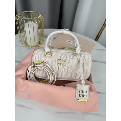 Сумка жіноча Miu Miu Arcadie Matelassé кремовий крос боді Міу Міу Сумка жіноча Miu Miu Arcadie Matelassé кремовий крос боді Міу Міу