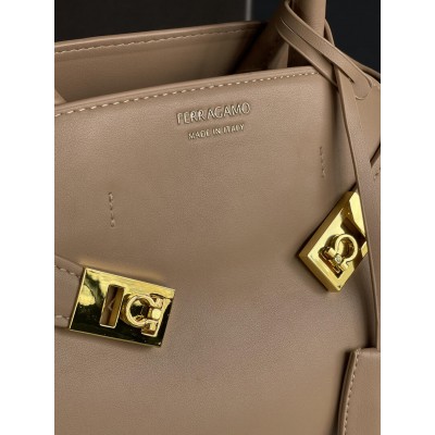 Сумка жіноча Salvatore Ferragamo ділова бежевий Феррагамо Преміум якості