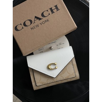 Гаманець жіночий Coach молочний з невеликою коробкою Коуч Гаманець жіночий Coach молочний з невеликою коробкою Коуч
