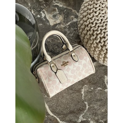 Сумка жіноча Coach Mini Rowan Crossbody In Signature біло-пудровий Шанель барило Сумка жіноча Coach Mini Rowan Crossbody In Signature біло-пудровий Шанель барило