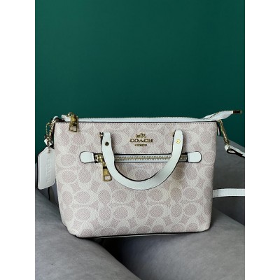Сумка жіноча Coach Mini Gallery Crossbody білий Коуч через плече Сумка жіноча Coach Mini Gallery Crossbody білий Коуч через плече