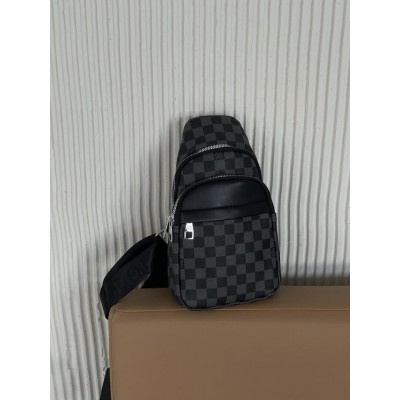 Чоловіча сумка слінг месенджер Louis Vuitton через сірий плече в клітку Луї Віттон