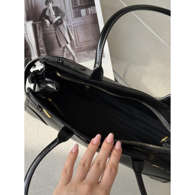 Жіноча сумка Prada Bonnie Medium Leather Handbag через плече чорний Прада