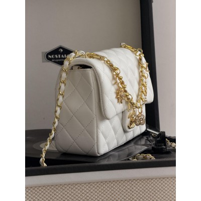 Клатч жіноча сумка Chanel Mini Lambskin Coco Charms Rectangular Classic через плече білий Шанель маленька