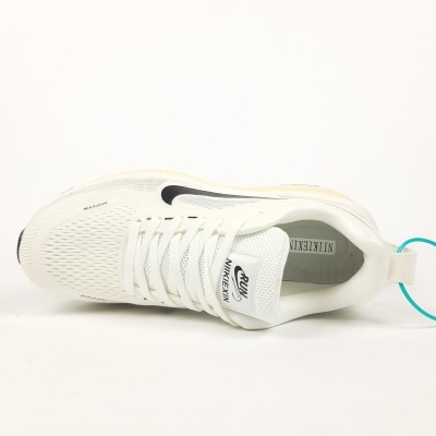 Nike Vomero 18 Plus білі з бежевим, Розмір 45