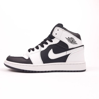 Nike AIR Jordan 1 Retro High високі високі білі з чорним біла кома, Розмір 42 Nike AIR Jordan 1 Retro High високі високі білі з чорним біла кома, Розмір 42