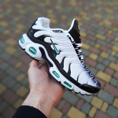 Nike Air Max Plus TN белые с черным и зеленым, Размер 45