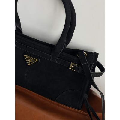 Жіноча сумка Prada Medium Suede Tote Bag через плече чорний Прада