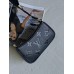 Жіноча сумка Louis Vuitton Bolsa Easy Pouch On Strap чорний клатч через плече