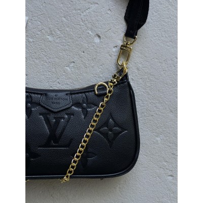 Жіноча сумка Louis Vuitton Bolsa Easy Pouch On Strap чорний клатч через плече