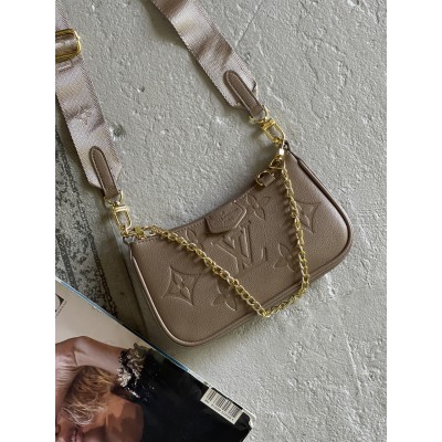 Жіноча сумка Louis Vuitton Bolsa Easy Pouch On Strap бежевий клатч через плече Жіноча сумка Louis Vuitton Bolsa Easy Pouch On Strap бежевий клатч через плече