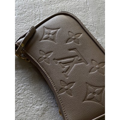 Жіноча сумка Louis Vuitton Bolsa Easy Pouch On Strap бежевий клатч через плече