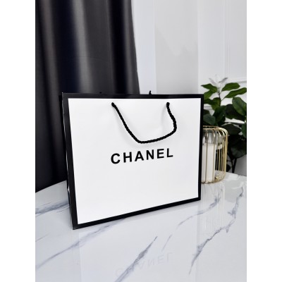 Фірмова упаковка середній пакет Chanel упаковки на подарунок. Подарункова брендова упаковка Шанель Фірмова упаковка середній пакет Chanel упаковки на подарунок. Подарункова брендова упаковка Шанель